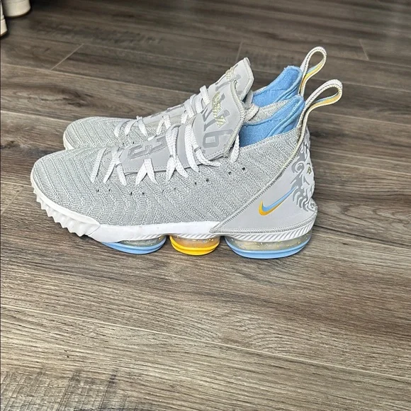 LeBron 16 MLPS size 8 - Picture 2 of 5